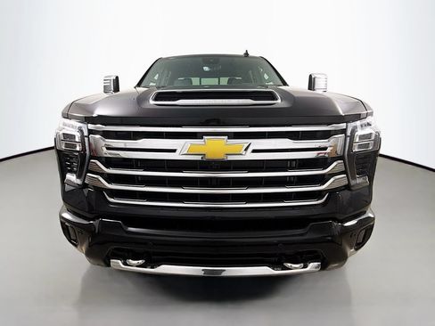 Used 2025 Chevrolet Silverado 2500 High Country w/ Technology Package AWD/4WD image 2