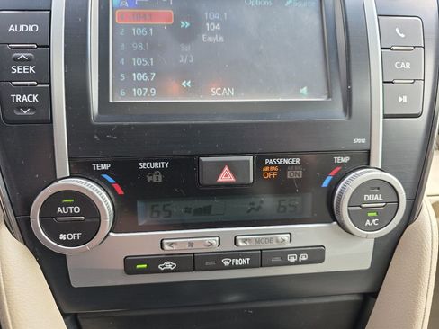 Used 2012 Toyota Camry XLE image 23