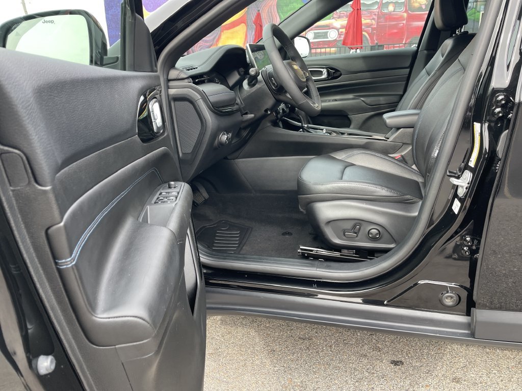 Used 2026 Jeep Compass Limited AWD/4WD image 14