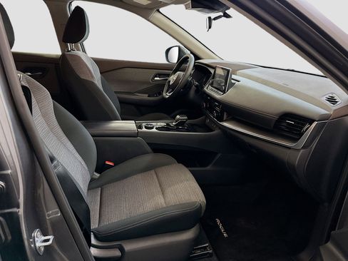 Used 2023 Nissan Rogue SV image 31