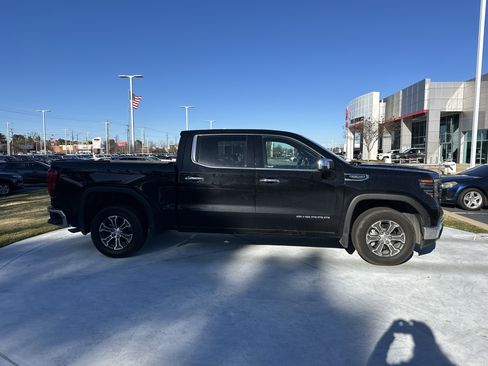 Used 2025 GMC Sierra 1500 SLT image 11