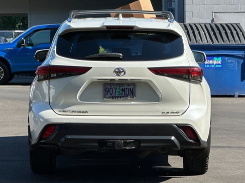 Used 2020 Toyota Highlander XLE AWD/4WD image 5