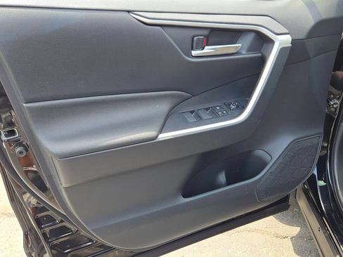 Used 2025 Toyota RAV4 SE AWD/4WD image 25