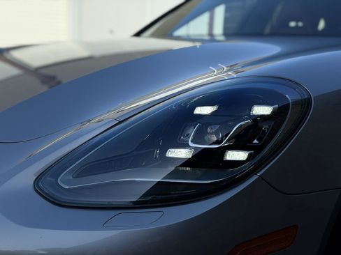 Used 2018 Porsche Panamera 4S AWD/4WD image 39