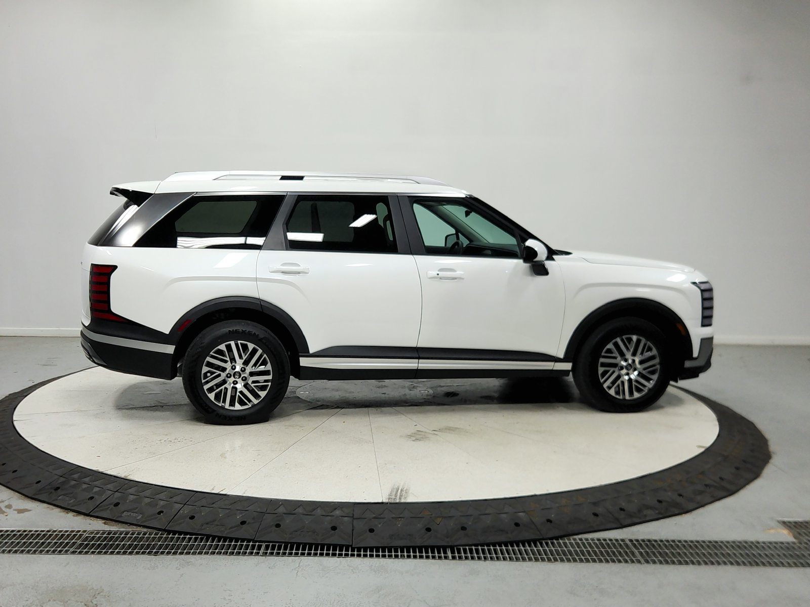 Used 2026 Hyundai Palisade SEL FWD image 9
