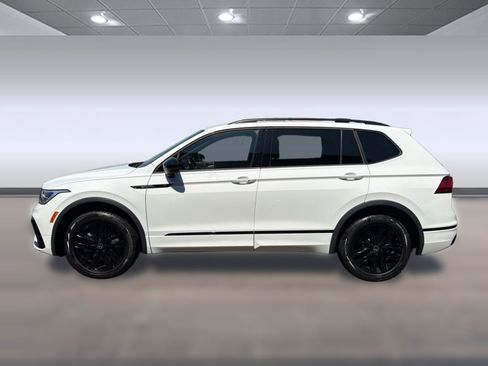 Used 2022 Volkswagen Tiguan SE R-Line AWD/4WD image 2