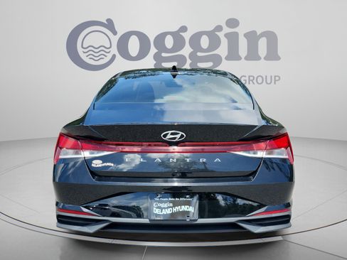 Used 2021 Hyundai Elantra SEL FWD image 4