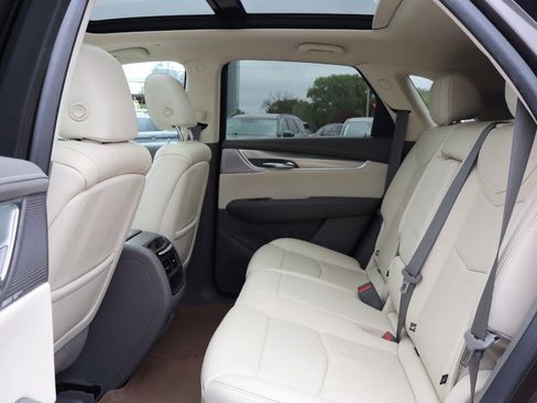 Used 2020 Cadillac XT5 Premium Luxury AWD/4WD image 7