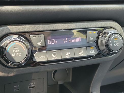 Certified 2024 Nissan Kicks SR w/ SR Premium Package FWD image 29