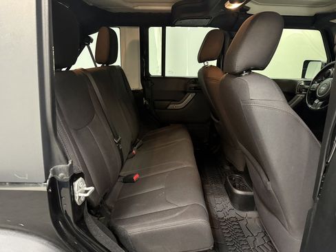 Used 2018 Jeep Wrangler Unlimited Sport S image 17