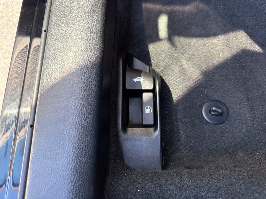 Used 2025 Toyota Corolla LE FWD image 28
