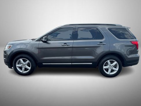 Used 2018 Ford Explorer XLT w/ Equipment Group 202A image 6
