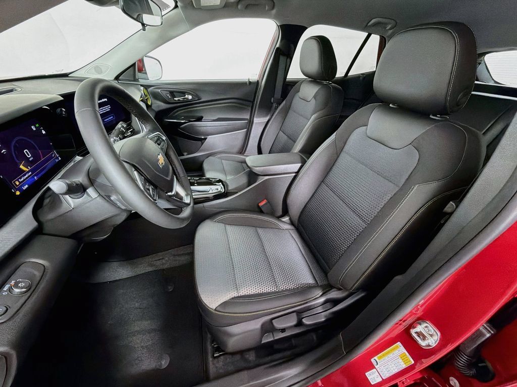 New 2026 Chevrolet Trax LT w/ Driver Confidence Package FWD image 20