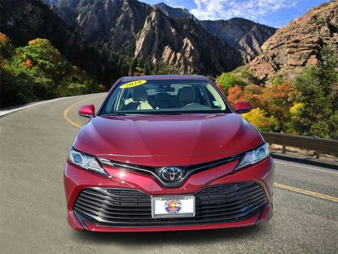 Used 2018 Toyota Camry LE image 6