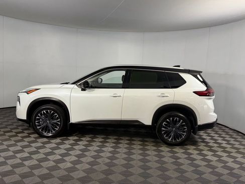 Used 2025 Nissan Rogue SL w/ Tech Package FWD image 8