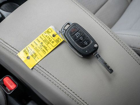 Used 2019 Hyundai Tucson SE image 32