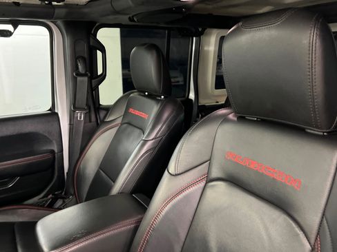 Used 2018 Jeep Wrangler Unlimited Rubicon image 16