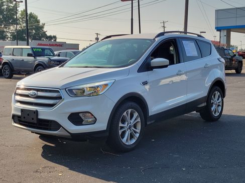 Used 2018 Ford Escape SE FWD image 2