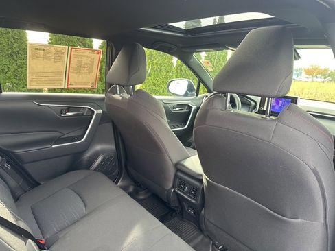 Certified 2025 Toyota RAV4 SE image 38