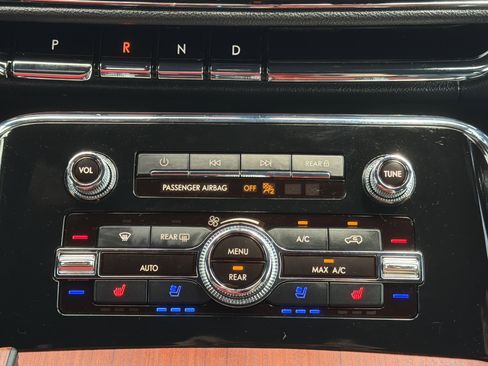 Used 2024 Lincoln Navigator Reserve AWD/4WD image 7