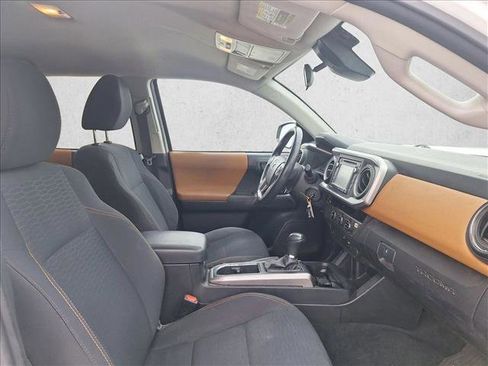 Used 2018 Toyota Tacoma SR5 image 18