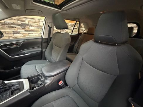 Used 2020 Toyota RAV4 XLE w/ Convenience Package image 12