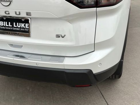 Used 2024 Nissan Rogue SV w/ SV Premium Package image 7