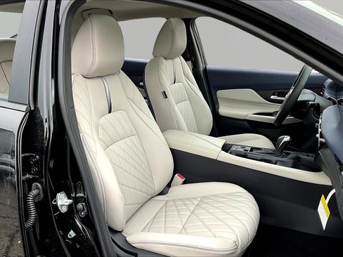 New 2026 Nissan Sentra SL FWD image 19
