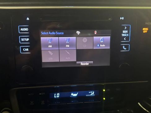Used 2017 Toyota Corolla LE w/ Carpet Mat Package (TMS) FWD image 14