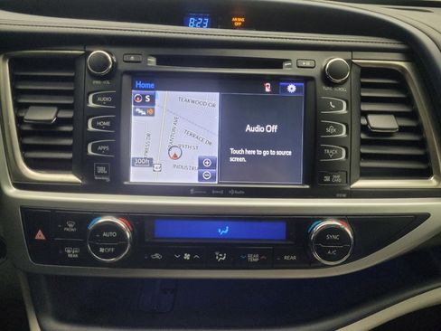 Used 2018 Toyota Highlander Limited Platinum image 25