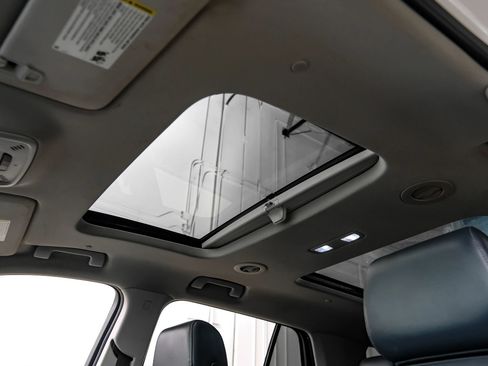 Used 2018 Chevrolet Traverse LT FWD image 27