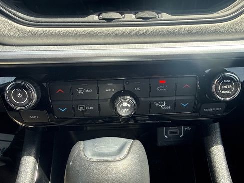 Used 2025 Jeep Compass Limited AWD/4WD image 19