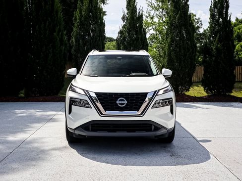 Used 2023 Nissan Rogue SV w/ SV Premium B Package FWD image 3