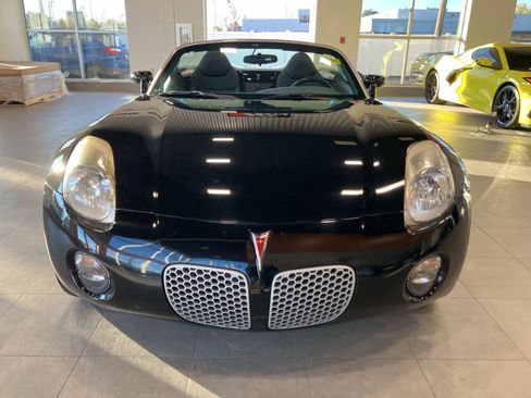 Used 2007 Pontiac Solstice Convertible w/ Premium Package image 2