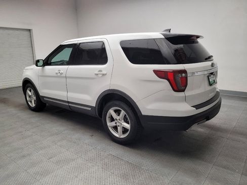 Used 2018 Ford Explorer XLT FWD image 3