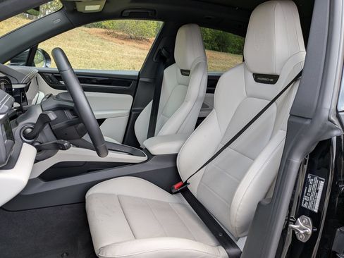 Certified 2025 Porsche Macan 4S Electric AWD/4WD image 5