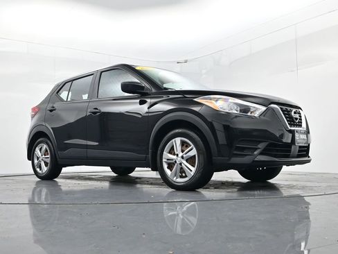 Used 2020 Nissan Kicks S image 41