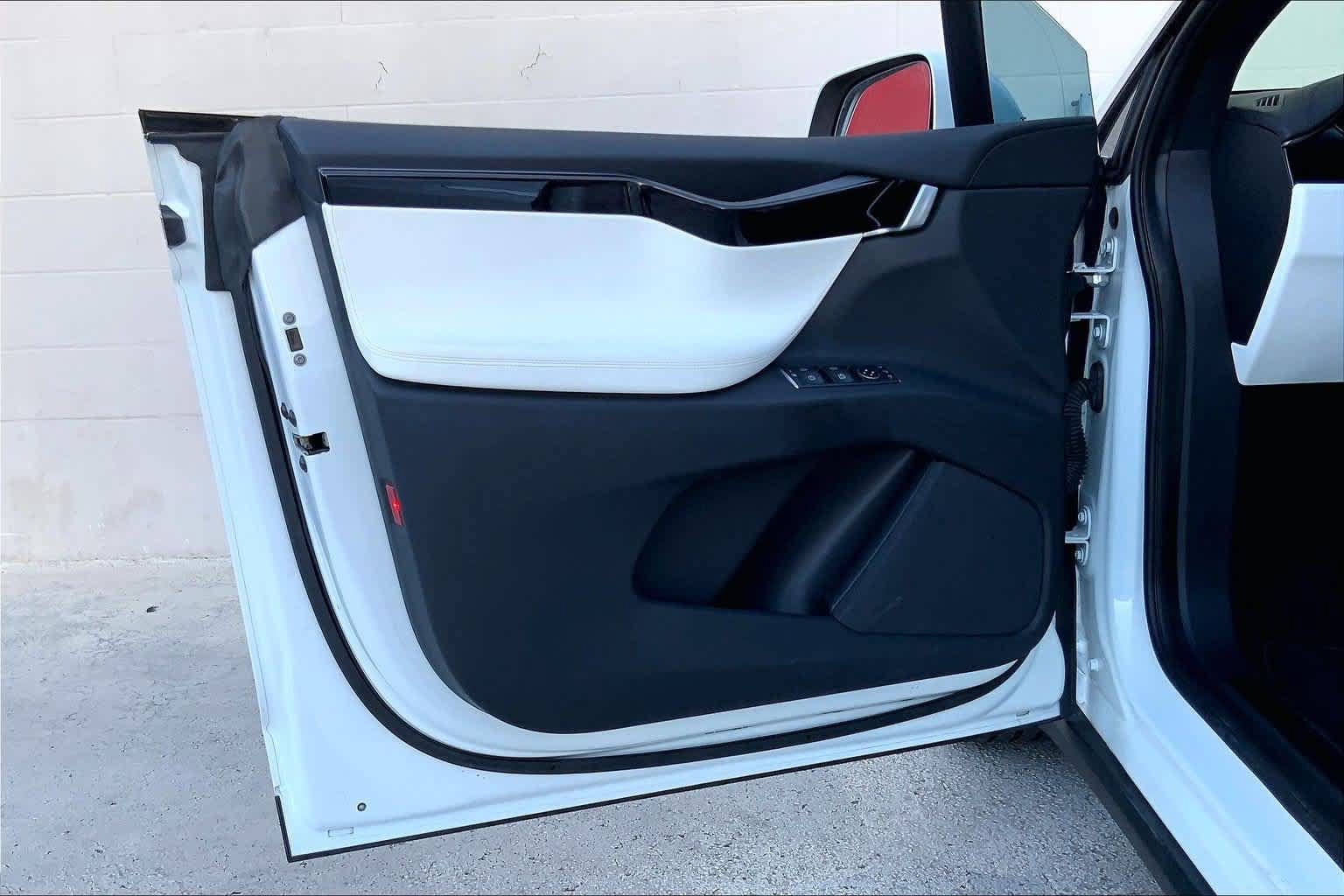 Used 2018 Tesla Model X 75D AWD/4WD image 26