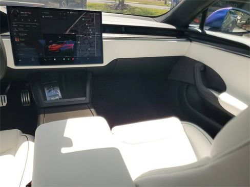 Used 2022 Tesla Model S Plaid image 14