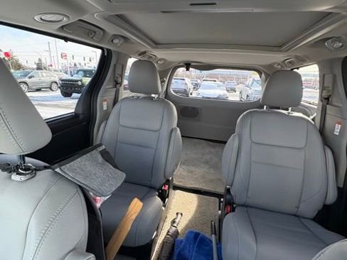 Used 2020 Toyota Sienna Limited Premium image 13