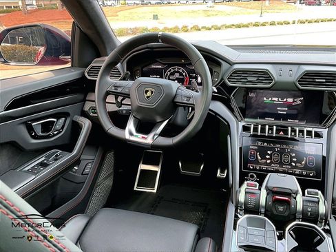 Used 2023 Lamborghini Urus S image 6