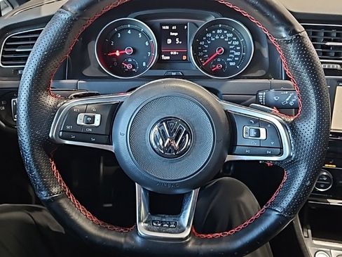 Used 2017 Volkswagen Golf image 35