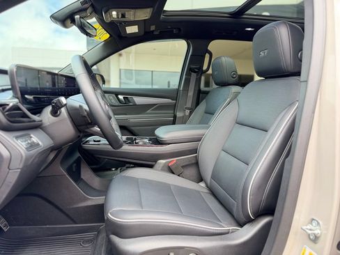 Used 2026 Buick Enclave Sport Touring w/ Power Package FWD image 9