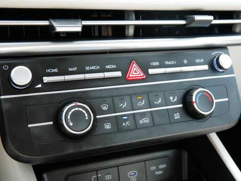 Certified 2025 Hyundai Tucson SE image 22