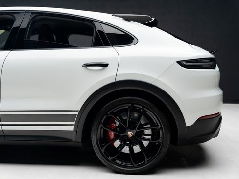 Used 2022 Porsche Cayenne Turbo GT AWD/4WD image 21