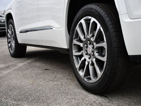 Used 2022 GMC Acadia Denali w/ Denali Ultimate Package image 9