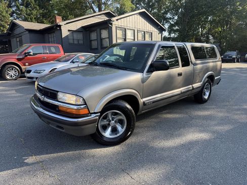 Used 2003 Chevrolet S10 Pickup LS w/ Convenience Package RWD image 1