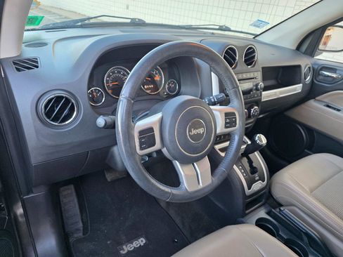 Used 2017 Jeep Compass Latitude image 9