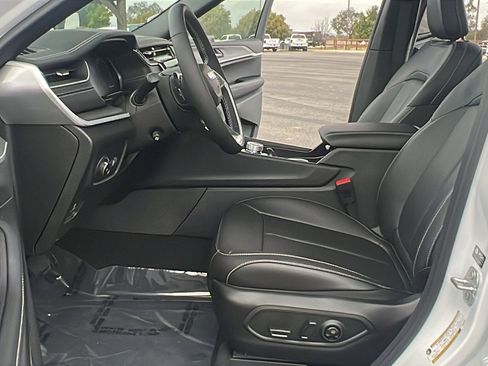 New 2025 Jeep Grand Cherokee Limited w/ Luxury Tech Group II image 15