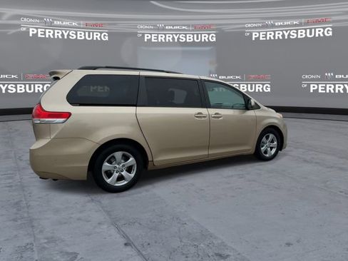 Used 2012 Toyota Sienna LE w/ Towing Pkg FWD image 8